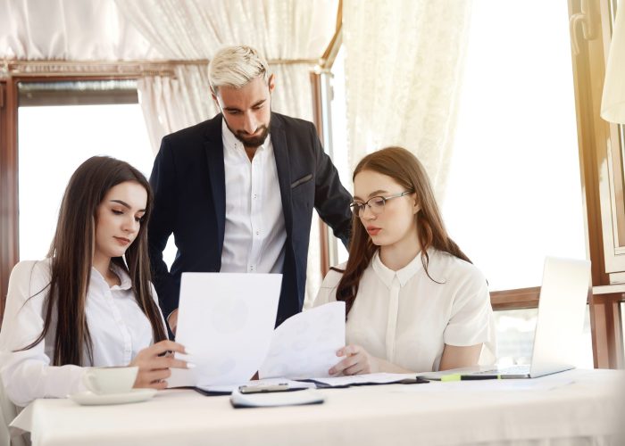 Brainstorm group is discussing business plans at the restaurants